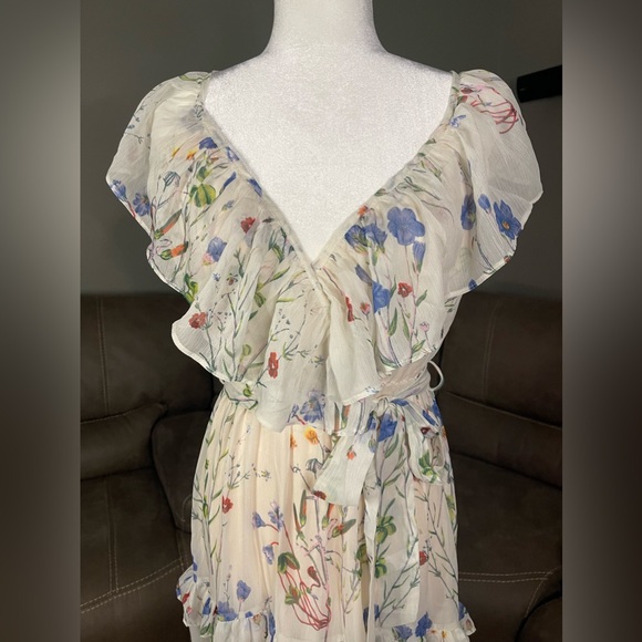 🪻SWEET🌸Never Worn Vici Dena Floral Ruffled Tiered Maxi Dress Sz M Medium - Picture 8 of 15